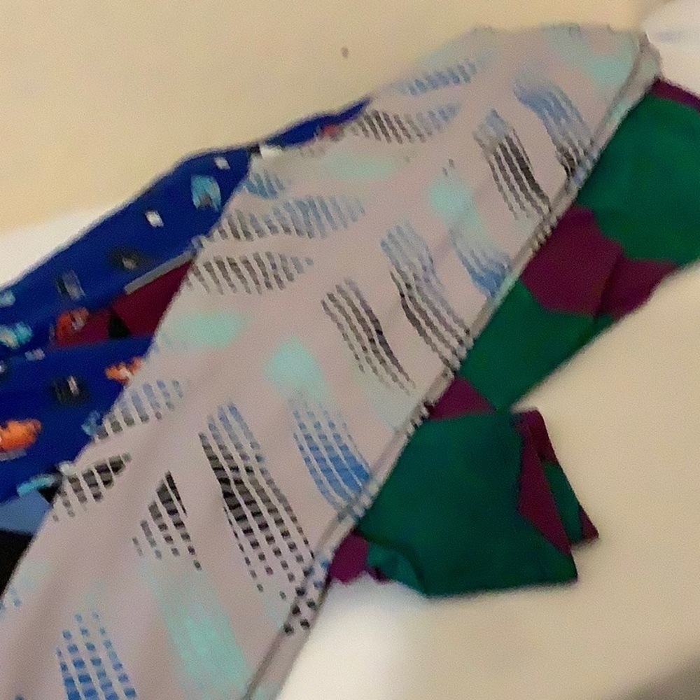 Lularoe Leggings Bundle Of 4 Os Size. B12 - image 5